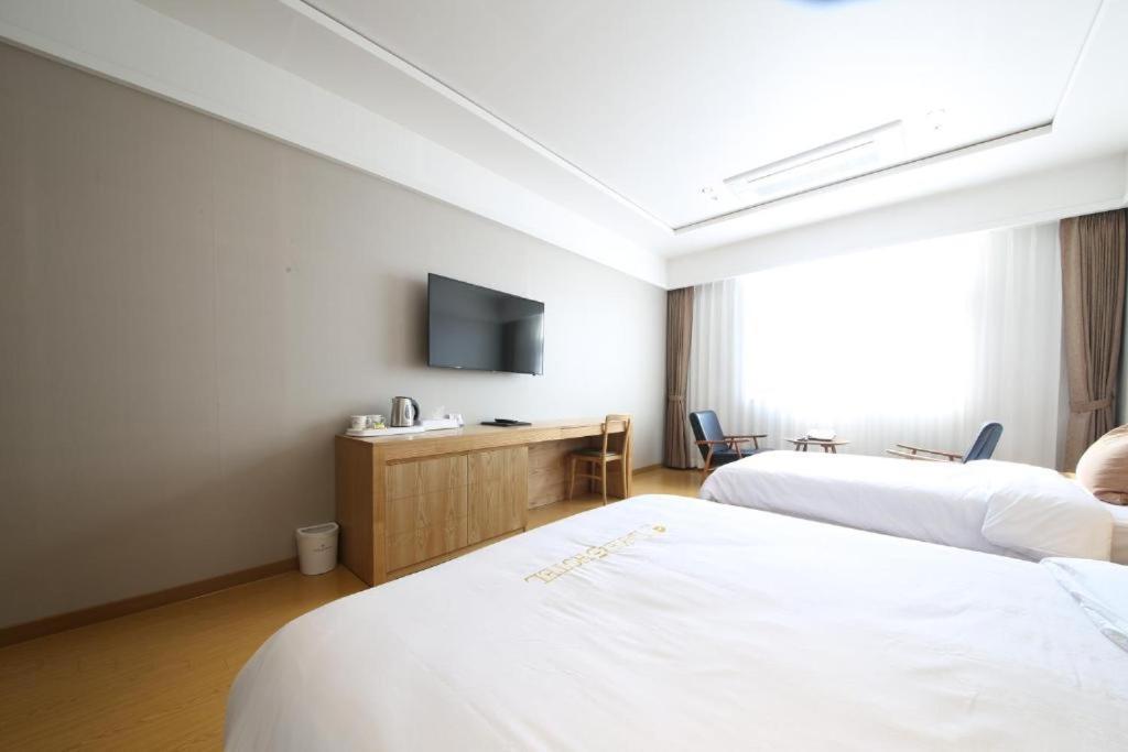 Lake 45 Hotel Naju Exterior photo